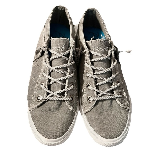 BLOWFISH Malibu Gray Distressed Canvas Sneakers Womens SZ 9 LaceUps Cute Comfy - Picture 1 of 8